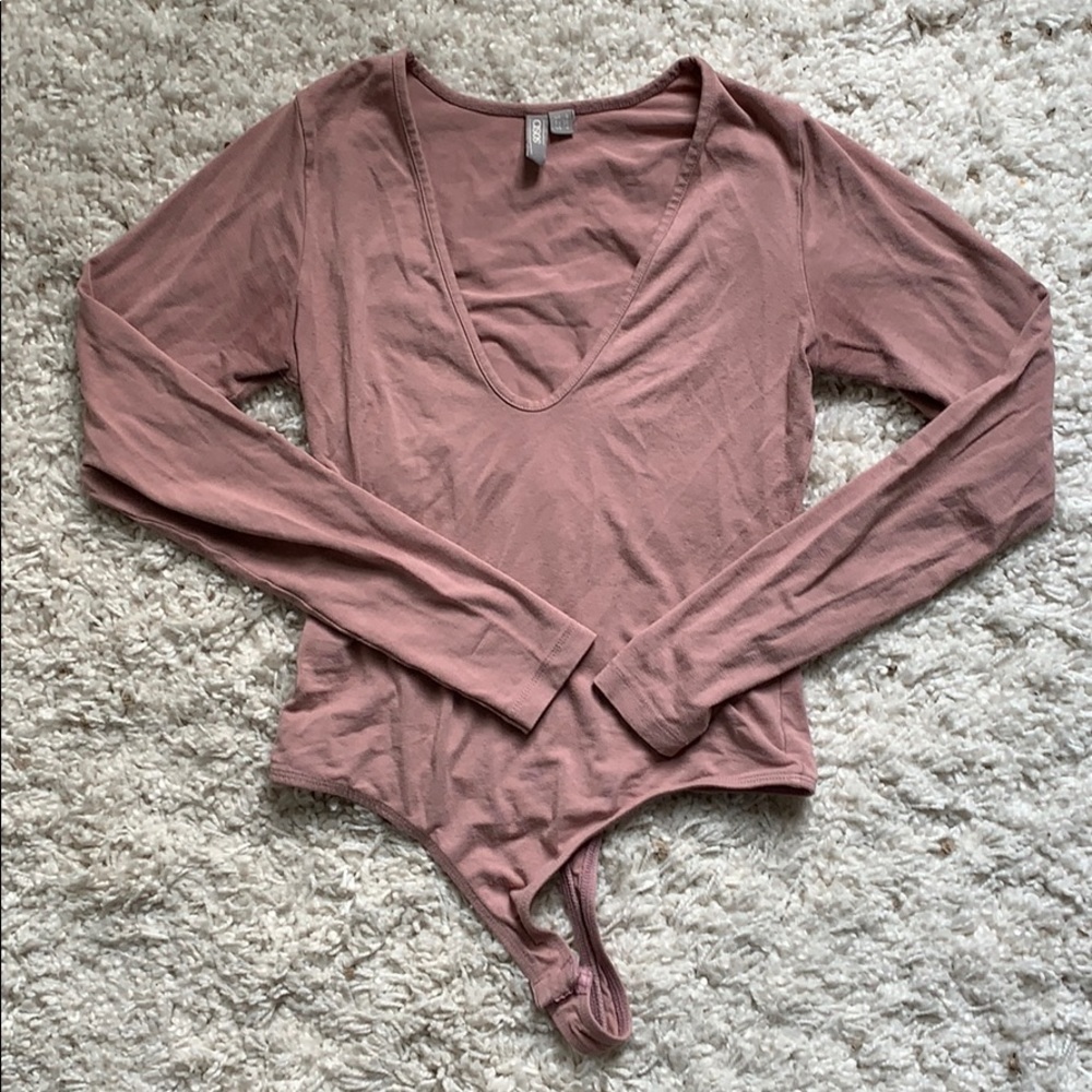 gently worn ASOS dusty rose deep v bodysuit 4